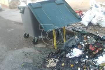 El vandalismo calcina un contenedor en Las Huesas (Telde)/TA.